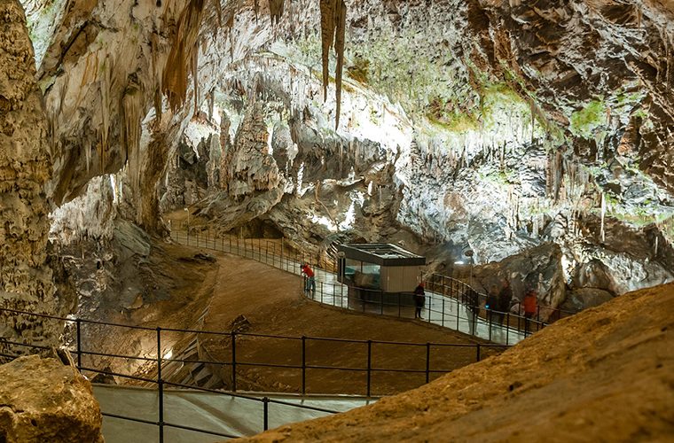 Postojnska jama Predjamski dvorac Trst